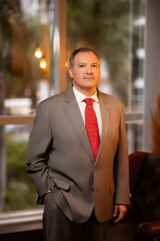 Dr. Giorgio Bez Batti em atendimento na clínica